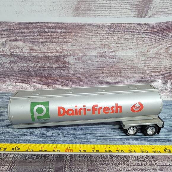 Ertl Pressed Steel Publix milk tanker trailer gray and red - Picture 1 of 16